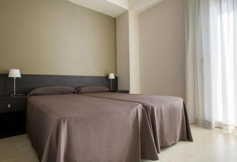 إستديو عائلى, Residencia Universitaria Damia Bonet