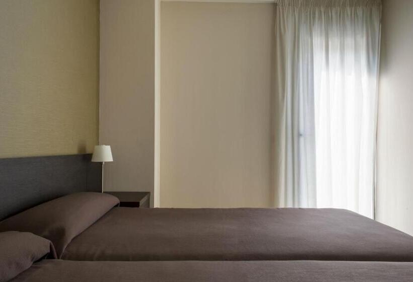 إستديو عائلى, Residencia Universitaria Damia Bonet