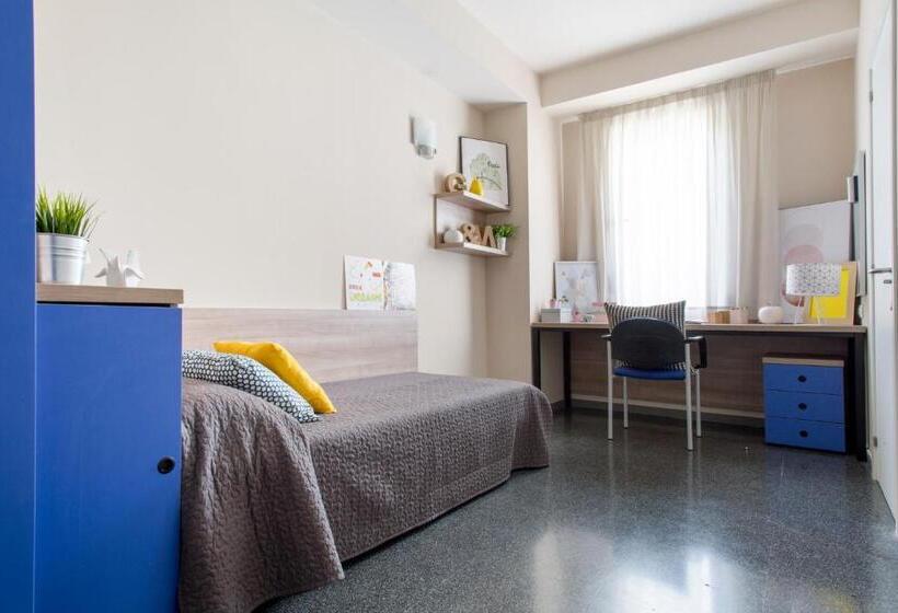 آپارتمان یک خوابه با دری مشترک که هال را جدا می کند., Residencia Universitaria Damia Bonet
