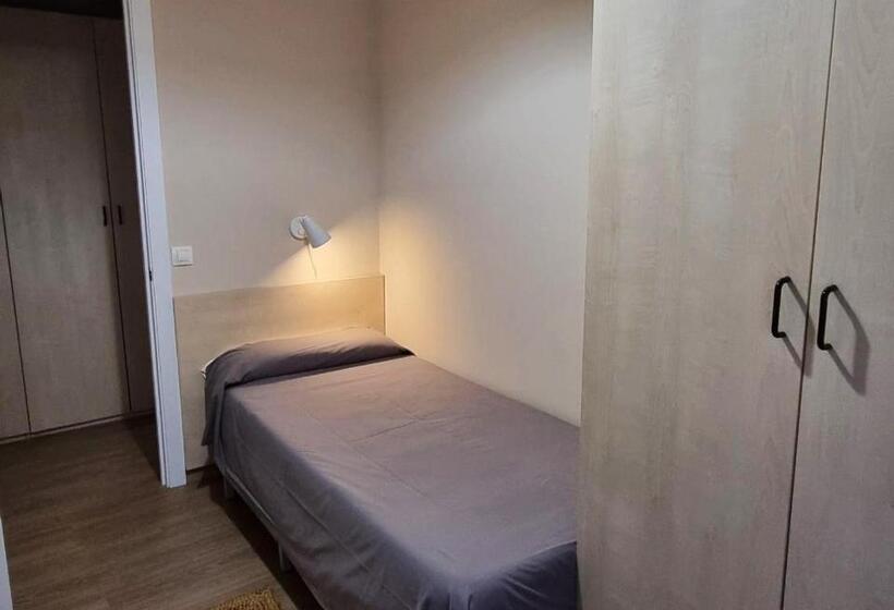 شقة 3 غرف, Residencia Universitaria Damia Bonet