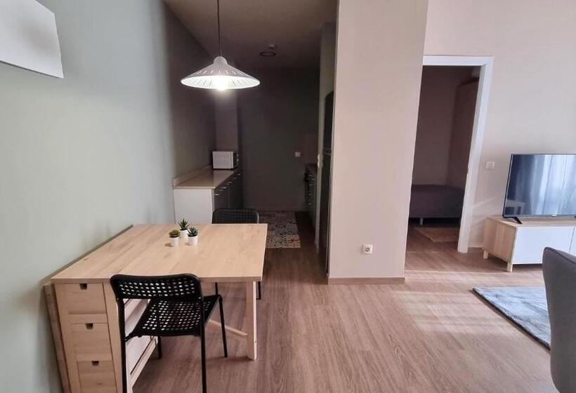 شقة 3 غرف, Residencia Universitaria Damia Bonet