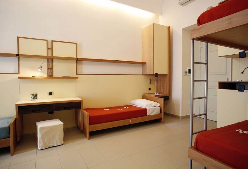 공동 객실, Seven Hostel & Rooms