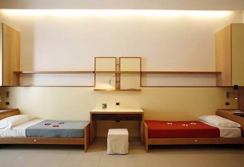 ルームシェアのワンベッド, Seven Hostel & Rooms