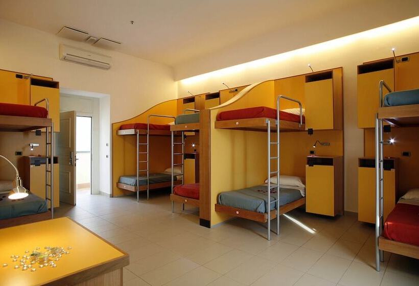 共用房间的床, Seven Hostel & Rooms