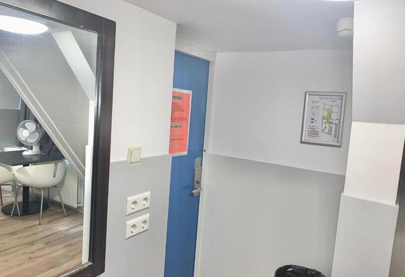 Номер Стандарт Четырехместный Совместный Санузел, The White Tulip Hostel