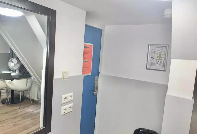 浴室共有スタンダード４人用ルーム, The White Tulip Hostel