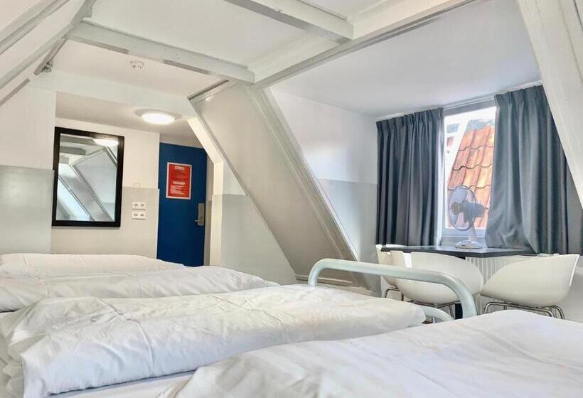 غرفة قياسية رباعية حمام مشترك, The White Tulip Hostel