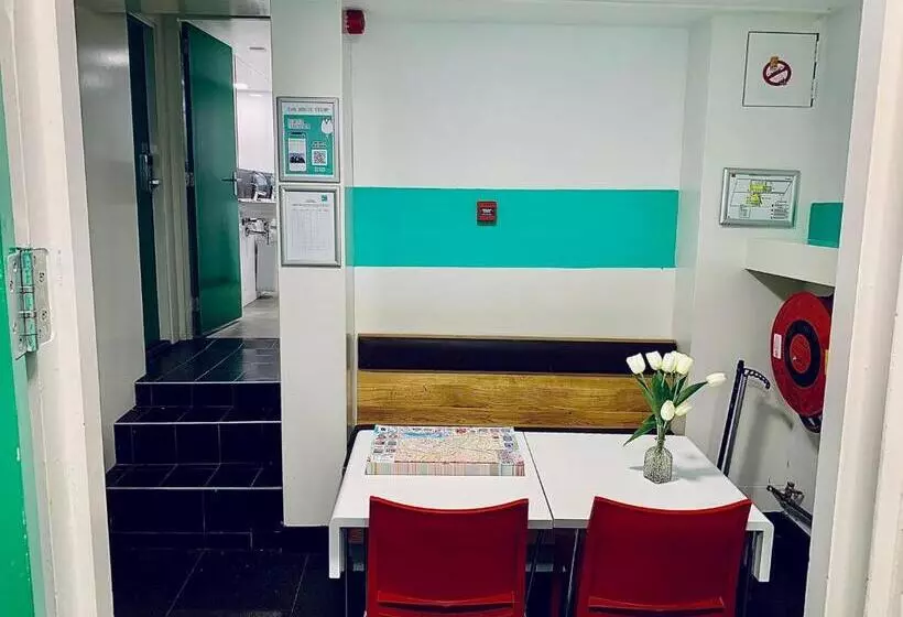 スタンダードルーム, The White Tulip Hostel