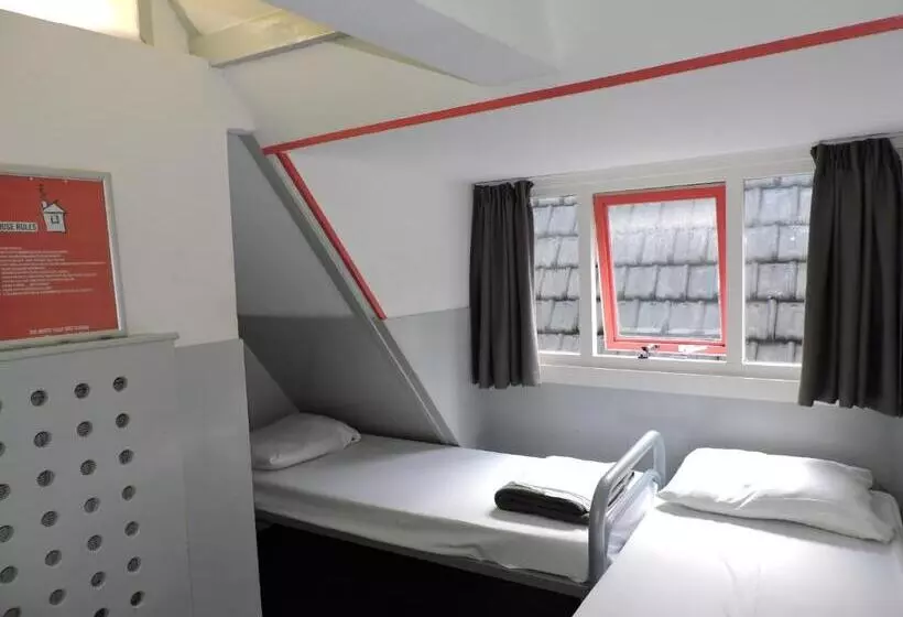 スタンダードルーム、2段ベッド共用バスルーム, The White Tulip Hostel