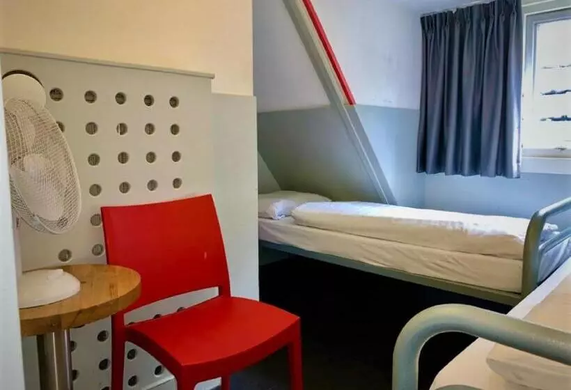 スタンダードルーム、2段ベッド共用バスルーム, The White Tulip Hostel