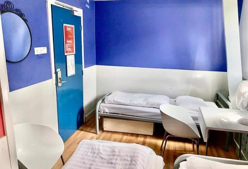 バスルーム共有のトリプルスタンダード, The White Tulip Hostel