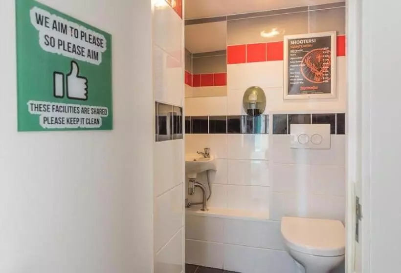 バスルーム共有のトリプルスタンダード, The White Tulip Hostel