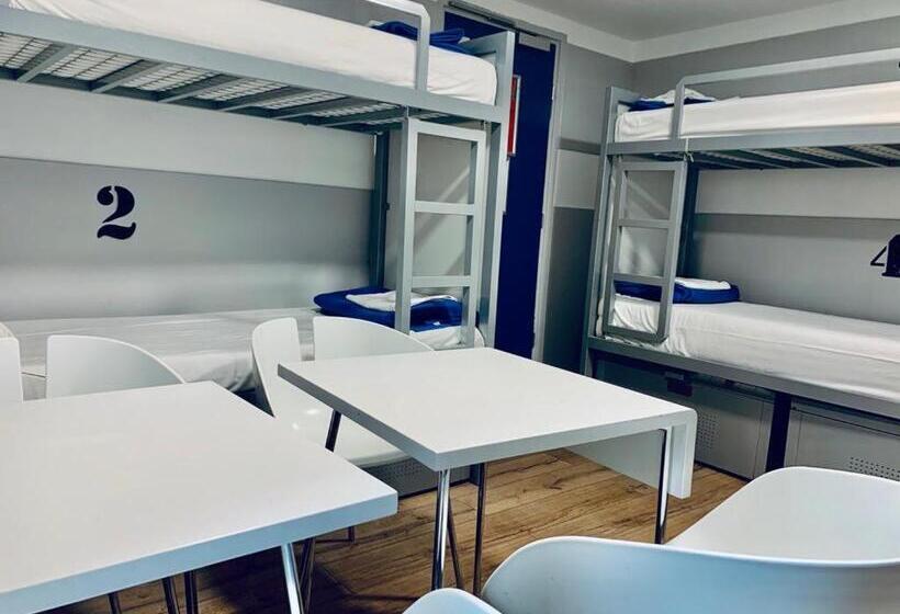 스탠다드 룸 공동 욕실, The White Tulip Hostel