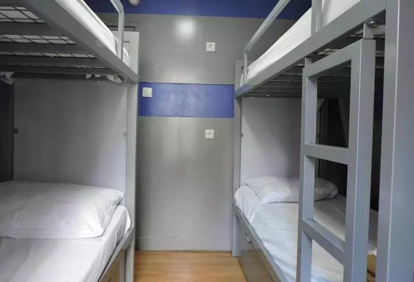 ルームシェアのワンベッド, The White Tulip Hostel