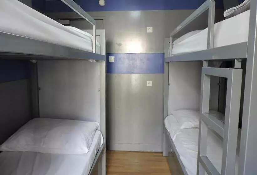 ルームシェアのワンベッド, The White Tulip Hostel