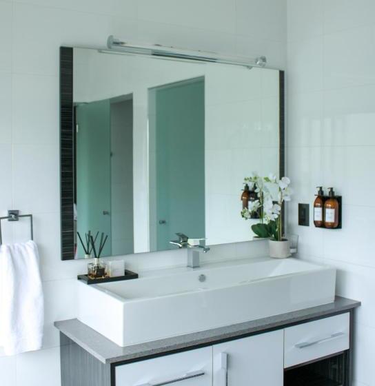 스탠다드 룸 킹사이즈 침대, The Raz