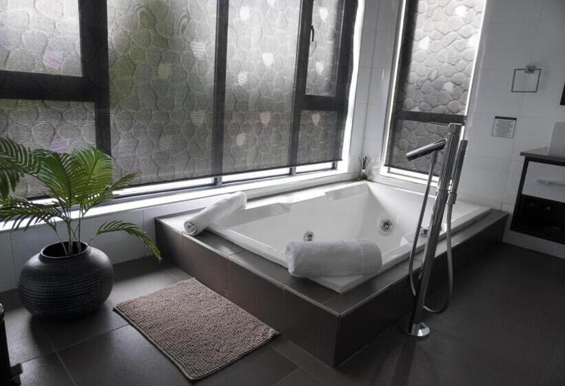 스탠다드 룸 킹사이즈 침대, The Raz