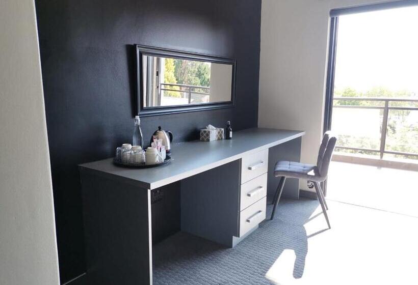 패밀리 룸, The Raz