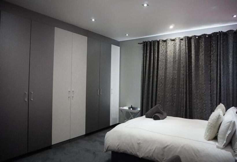 스탠다드 룸, The Raz