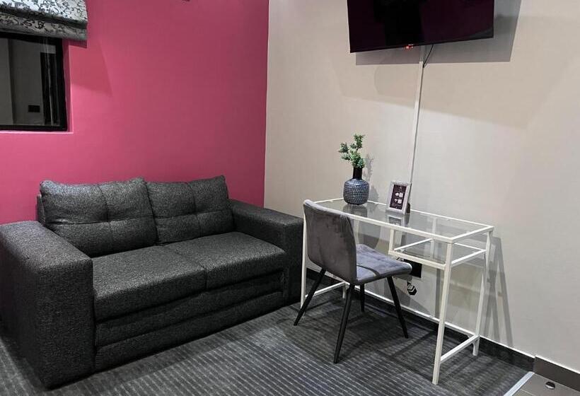 스탠다드 룸, The Raz