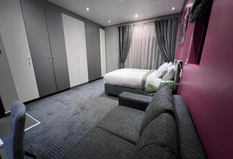 스탠다드 룸, The Raz