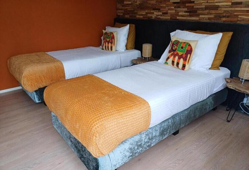 デラックスルーム, East Meets West Bed And Breakfast