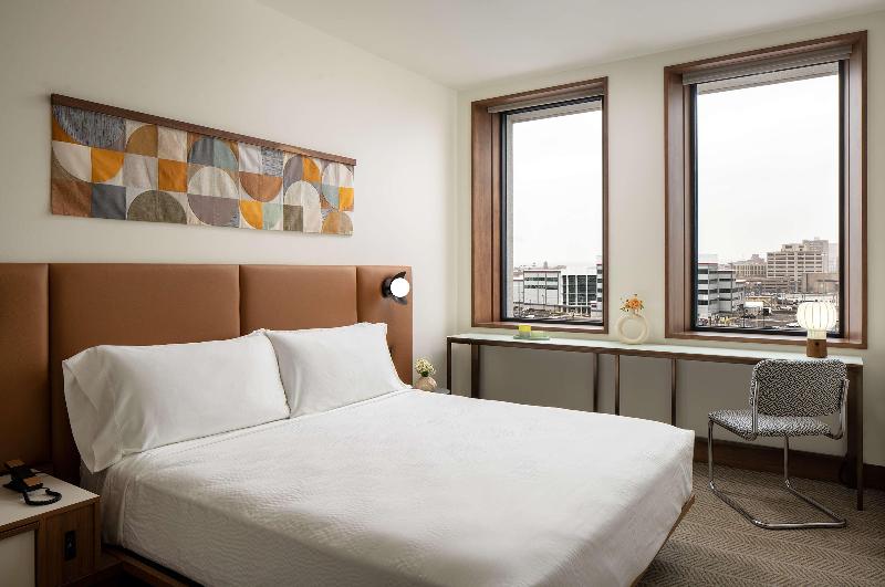 اتاق استاندارد با تخت بزرگ برای معلولان, Marcel New Haven, Tapestry Collection By Hilton