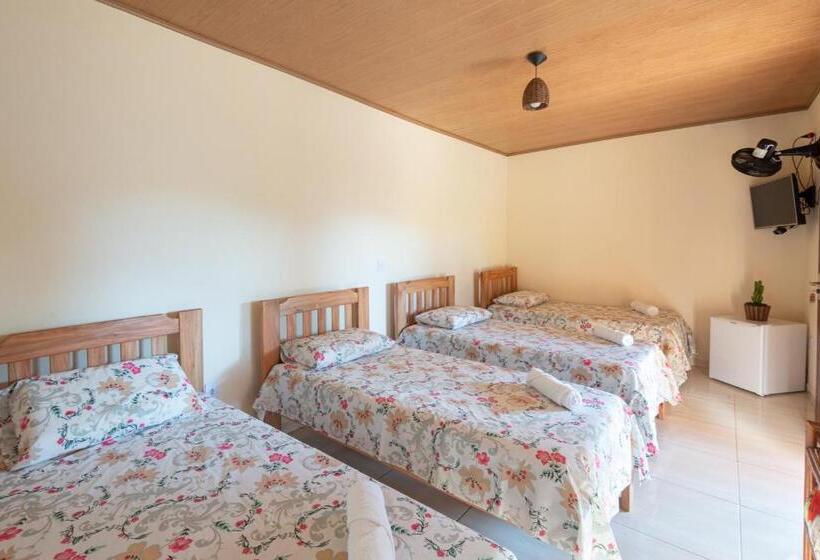 חדר לארבעה סטנדרטי עם מרפסת, Pousada Aconchego