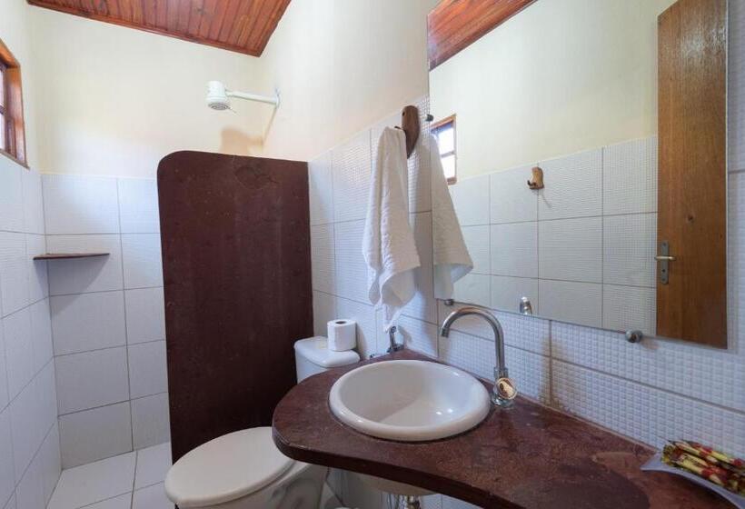 חדר סטנדרט לשלושה עם נוף לגינה, Pousada Aconchego