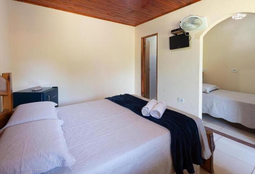 חדר סטנדרט לשלושה עם נוף לגינה, Pousada Aconchego