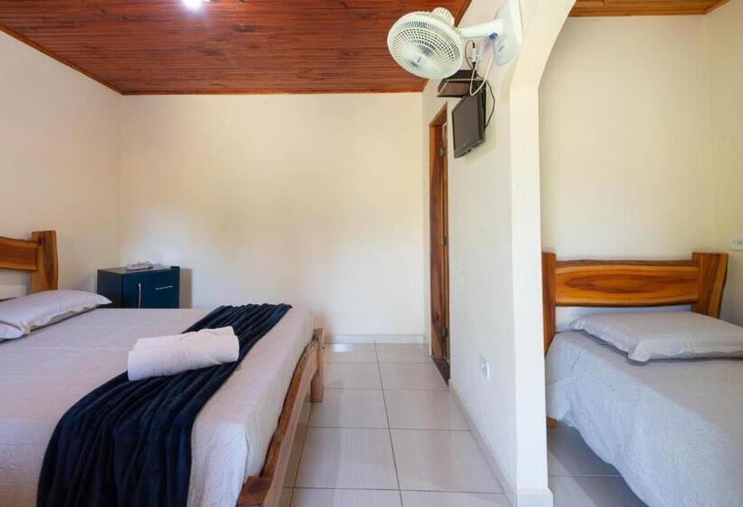 חדר סטנדרט לשלושה עם נוף לגינה, Pousada Aconchego