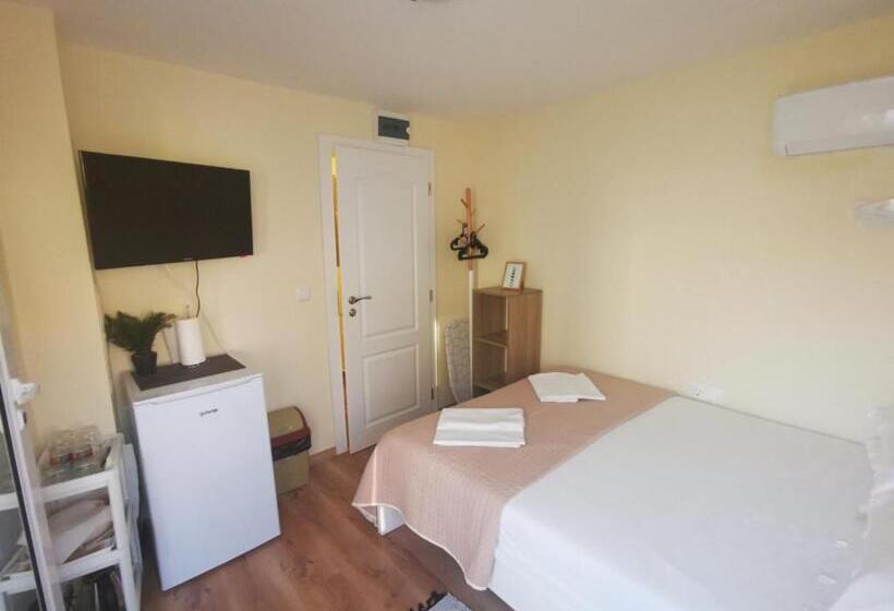 חדר בסיסי, Damaris