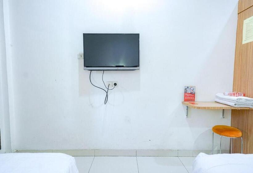 デラックスルーム, Reddoorz @ Avros Guest House Medan