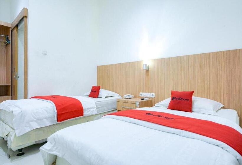 디럭스 룸, Reddoorz @ Avros Guest House Medan