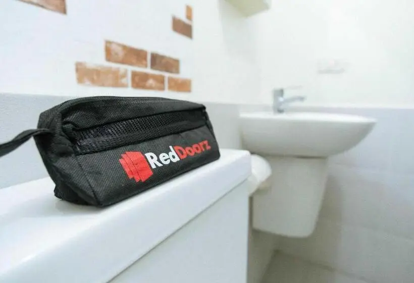 Standard-huone, Reddoorz Syariah @ Jalan Pangeran Antasari 4