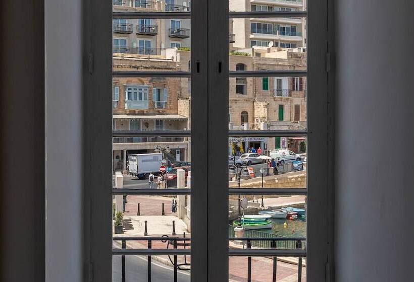 تختخواب در اتاق مشترک, The Rose Hostel