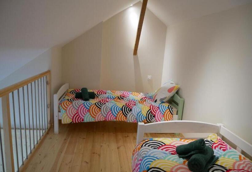 חדר סטנדרט לארבעה, Chambre D Hôte La Grange