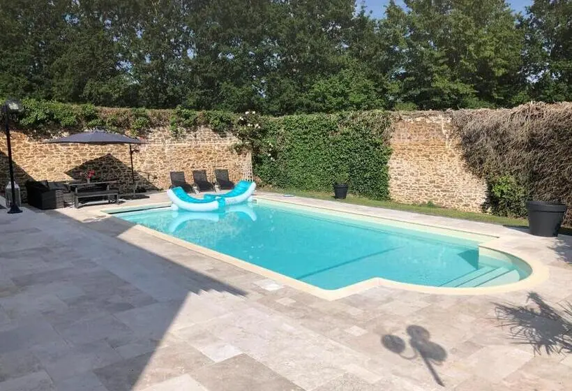 اتاق استاندارد با چشم‌انداز استخر, Magnifique Villa My