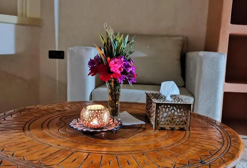 キングサイズベッドのデラックススイート, Oasis Tilogui Luxury Hotel In Zagora