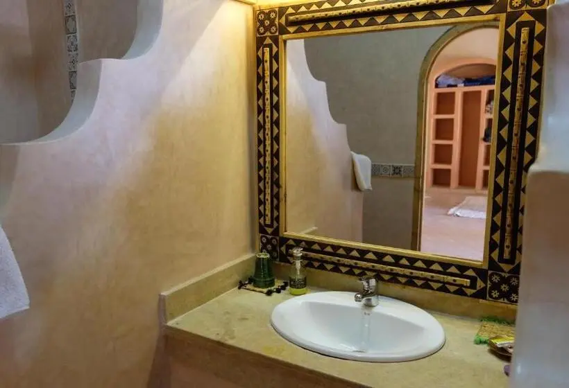 キングサイズベッドのデラックススイート, Oasis Tilogui Luxury Hotel In Zagora