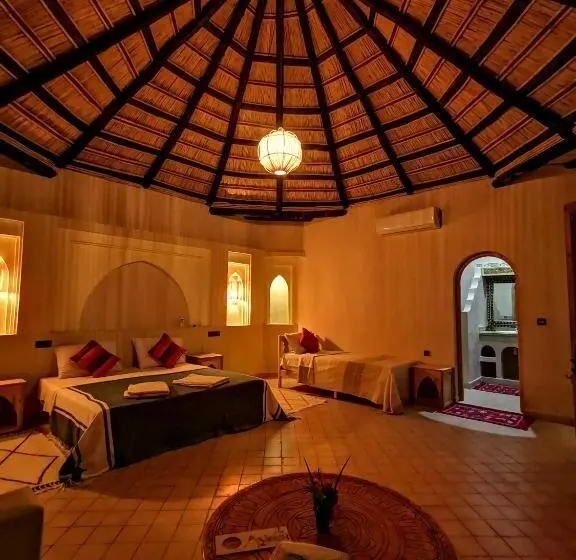 キングサイズベッドのデラックススイート, Oasis Tilogui Luxury Hotel In Zagora