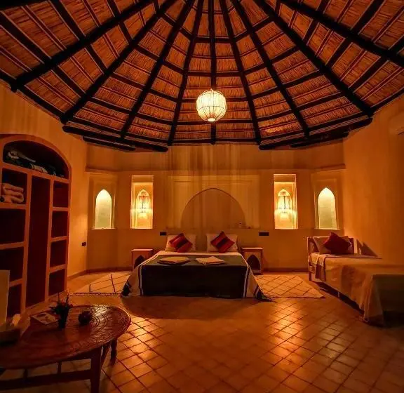 キングサイズベッドのデラックススイート, Oasis Tilogui Luxury Hotel In Zagora