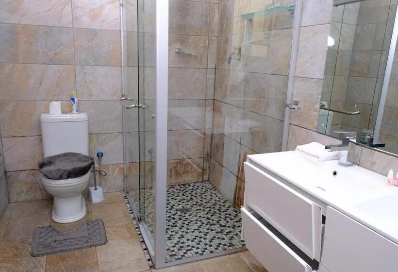 سوییت لوکس, Selina Airport Lodge #emzini