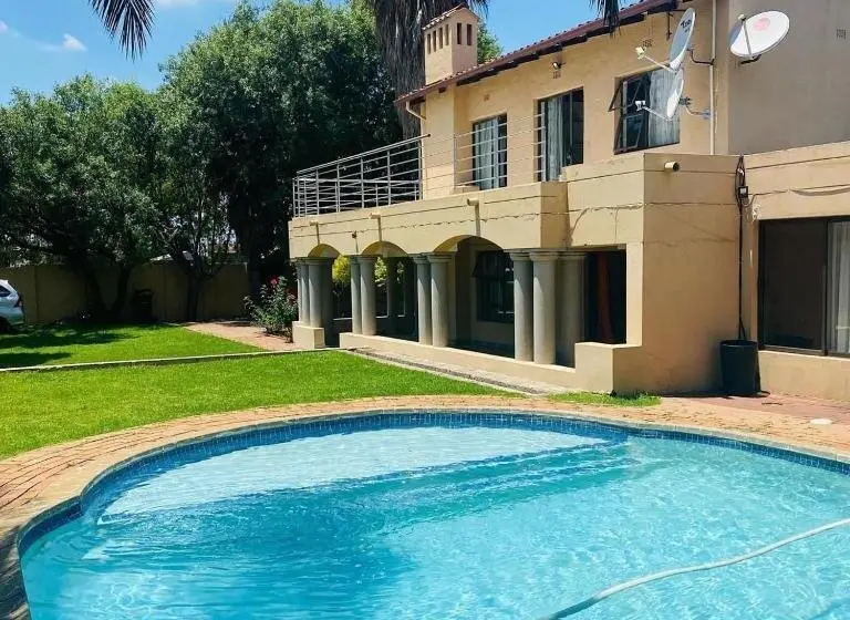اتاق لوکس, Selina Airport Lodge #emzini
