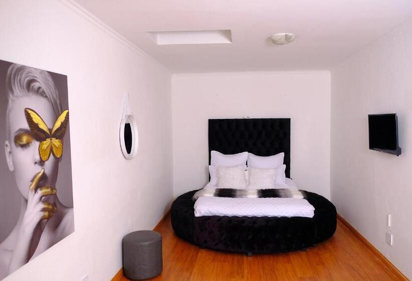 家庭间, Selina Airport Lodge #emzini