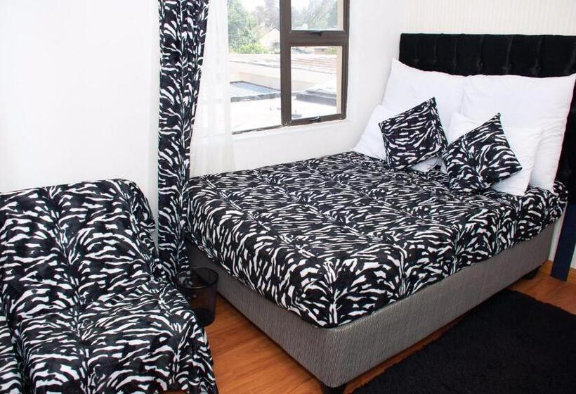 带阳台的豪华间, Selina Airport Lodge #emzini