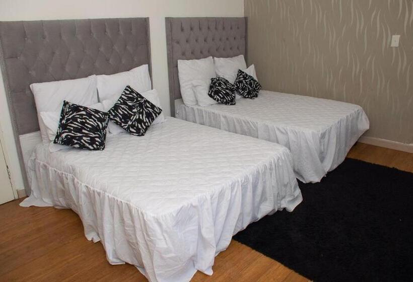 带阳台的豪华间, Selina Airport Lodge #emzini