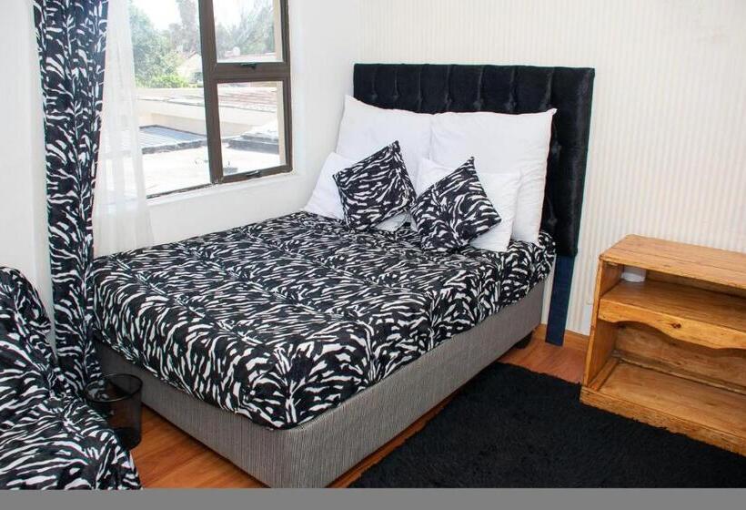 带阳台的豪华间, Selina Airport Lodge #emzini