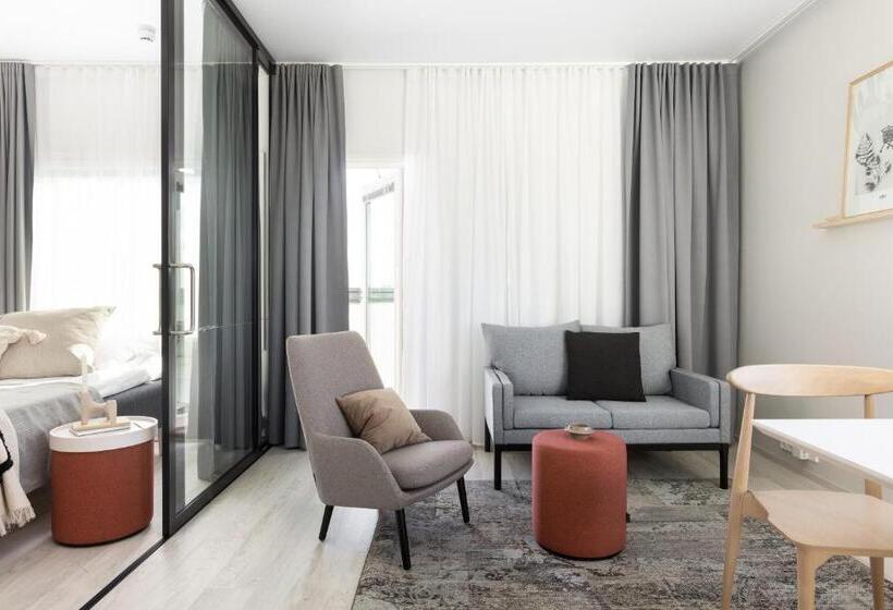 スタンダードスタジオ, Noli Myyrmaki