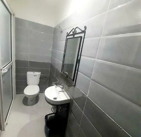 اتاق اکونومی, Salem Leksor